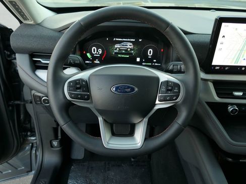 Used 2025 Ford Explorer Active w/ Active Comfort Package image 19