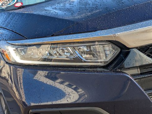 Used 2019 Honda Accord EX image 10