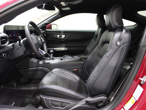 Used 2025 Ford Mustang GT Premium image 3