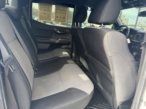 Used 2022 Toyota Tacoma TRD Off-Road image 18