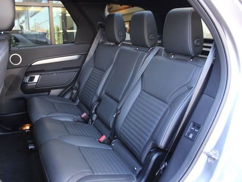 Certified 2025 Land Rover Discovery Dynamic SE image 37