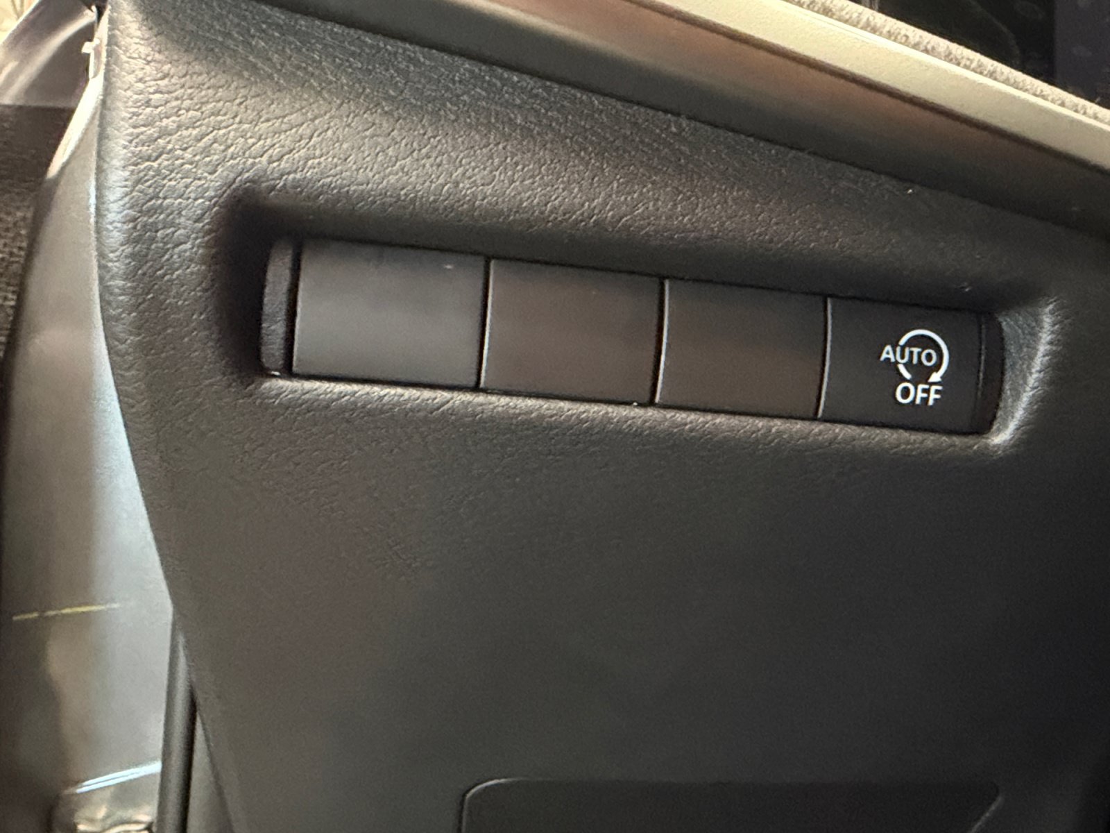 Used 2025 Nissan Kicks SV FWD image 26