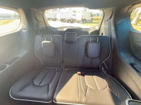 New 2026 Chrysler Pacifica Limited w/ S Appearance Package image 26