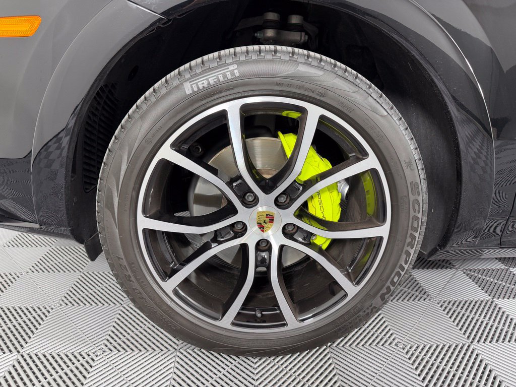 Certified 2022 Porsche Cayenne E-Hybrid AWD/4WD image 16