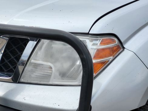 Used 2017 Nissan Frontier SV image 8