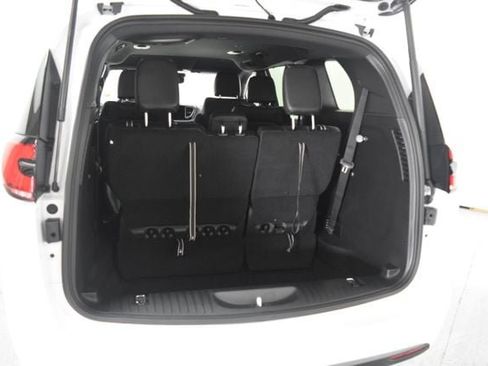 New 2026 Chrysler Pacifica Select image 7