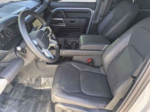 Used 2024 Land Rover Defender 110 S image 17