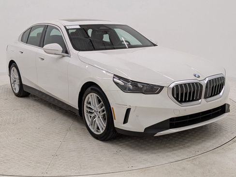 Used 2024 BMW 530i w/ Premium Package image 7