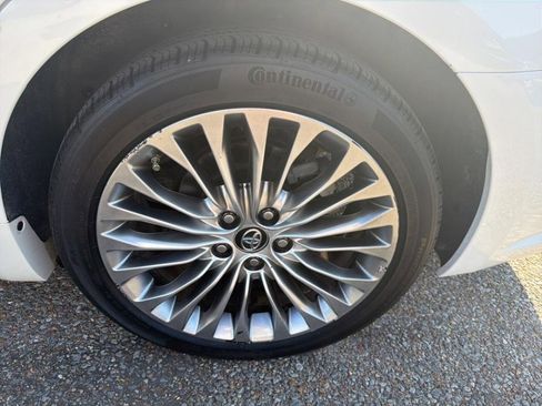 Used 2017 Toyota Avalon Limited image 26