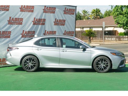 Used 2024 Toyota Camry SE FWD image 3