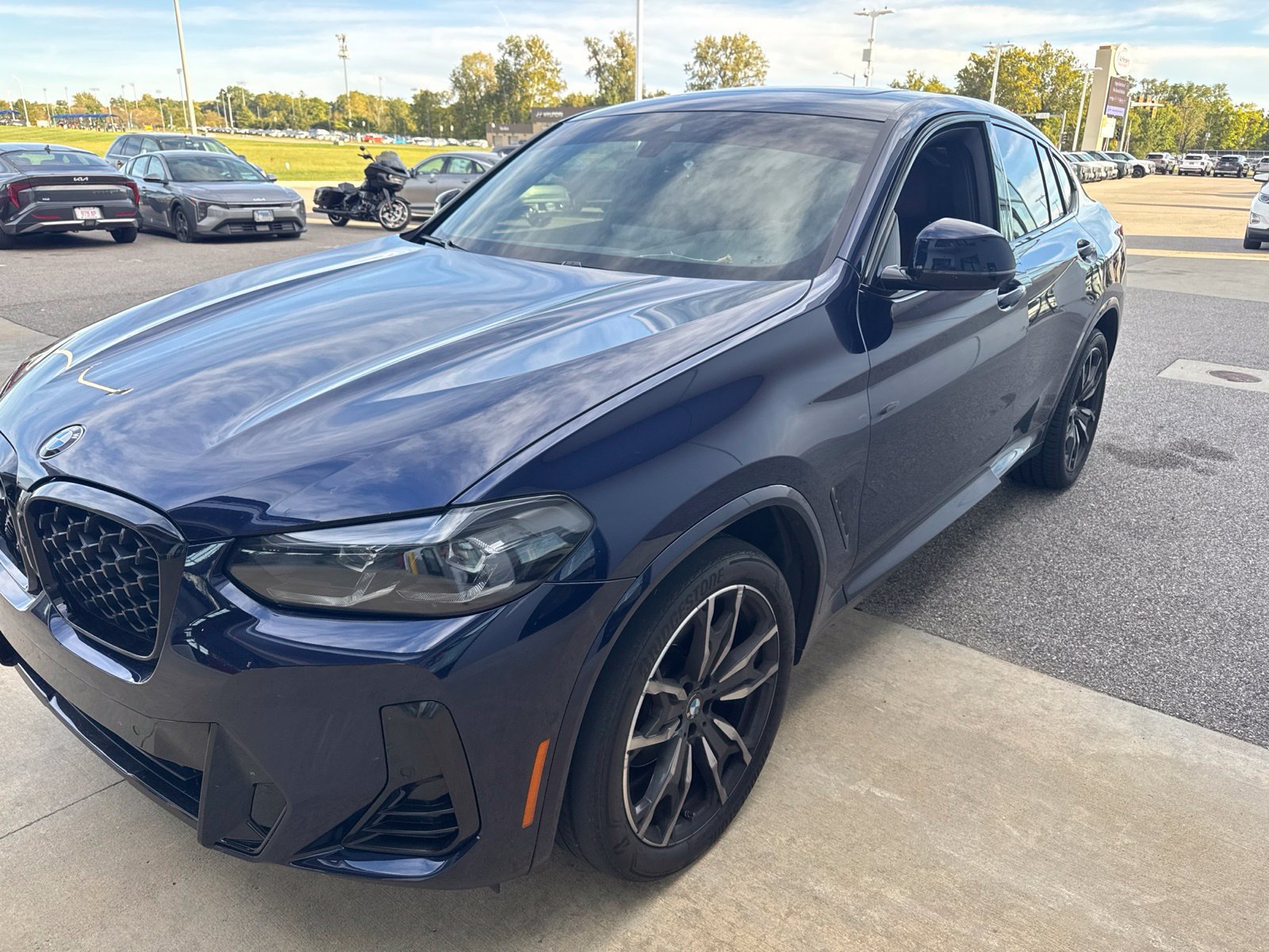 Used 2023 BMW X4 xDrive30i w/ M Sport Package AWD/4WD image 1