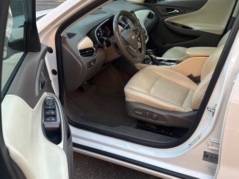 Used 2024 Chevrolet Malibu LT FWD image 11