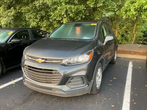 Used 2020 Chevrolet Trax LS w/ Tint and Cruise Package FWD image 9