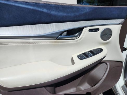 Used 2019 INFINITI QX50 Essential w/ Sensory Package image 16