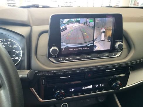 Used 2021 Nissan Rogue SV FWD image 15