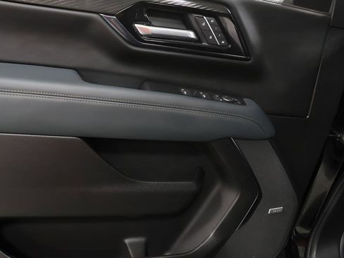 Used 2025 GMC Yukon AT4 AWD/4WD image 24