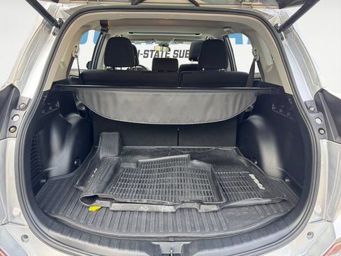 Used 2018 Toyota RAV4 XLE AWD/4WD image 16