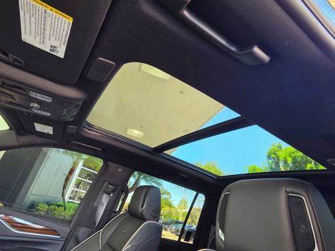 Used 2023 Cadillac Escalade ESV Premium Luxury AWD/4WD image 5
