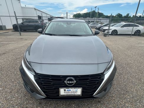 Used 2025 Nissan Altima 2.5 SV FWD image 3