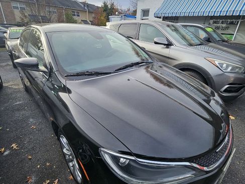 Used 2015 Chrysler 200 Limited image 1