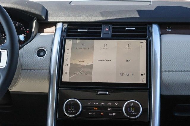Certified 2025 Land Rover Discovery Dynamic SE AWD/4WD image 16