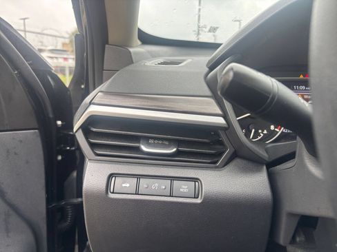 Used 2025 Nissan Altima 2.5 SV FWD image 33
