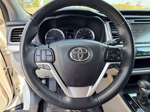 Used 2017 Toyota Highlander LE image 30