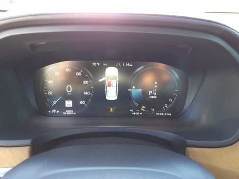 Used 2019 Volvo S90 T8 Inscription image 17