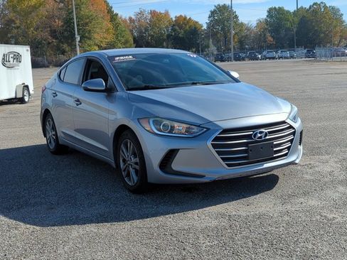 Used 2017 Hyundai Elantra SE image 3