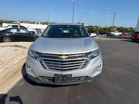 Used 2020 Chevrolet Equinox LT w/ LPO, Cargo Package AWD/4WD image 2