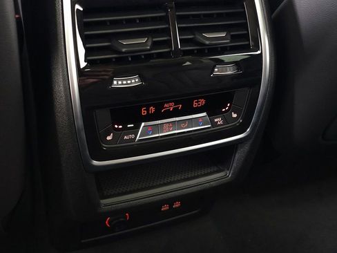 Used 2026 BMW X7 xDrive40i w/ Premium Package image 32