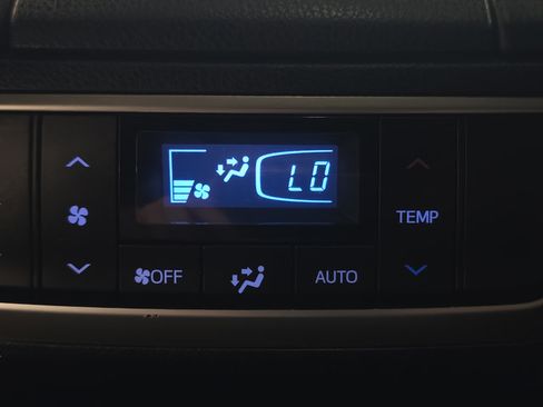 Used 2017 Toyota Highlander XLE AWD/4WD image 28