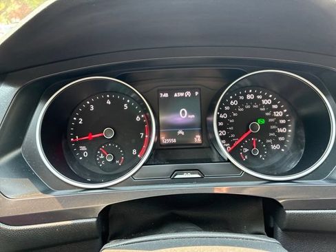 Used 2021 Volkswagen Tiguan SE AWD/4WD image 26
