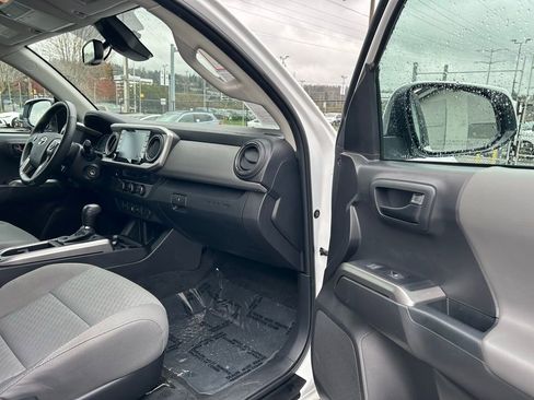 Certified 2022 Toyota Tacoma SR5 image 18