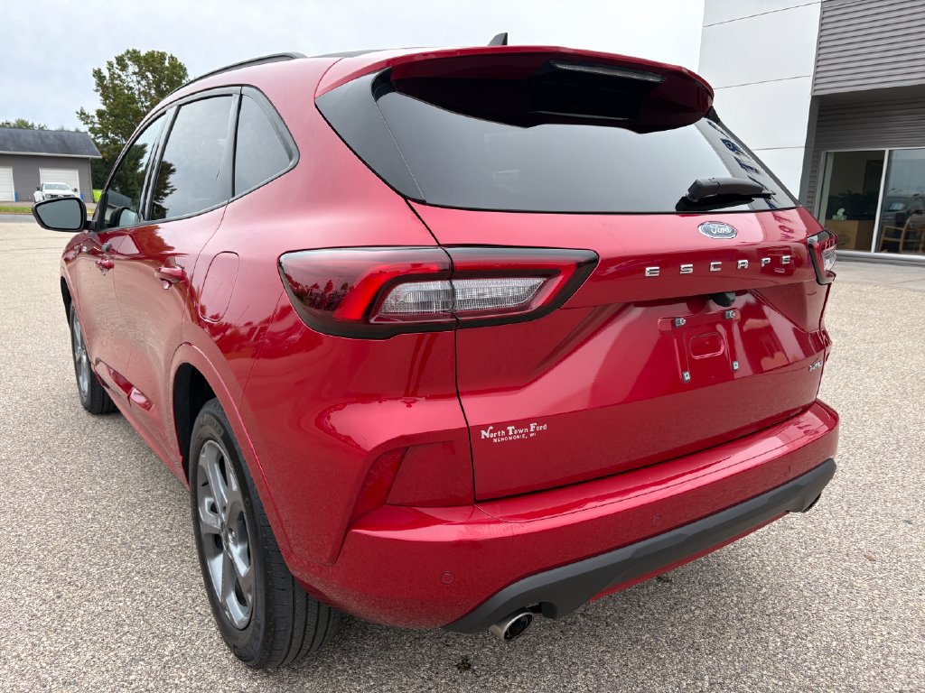 Used 2023 Ford Escape ST-Line w/ Tech Pack #1 AWD/4WD image 9