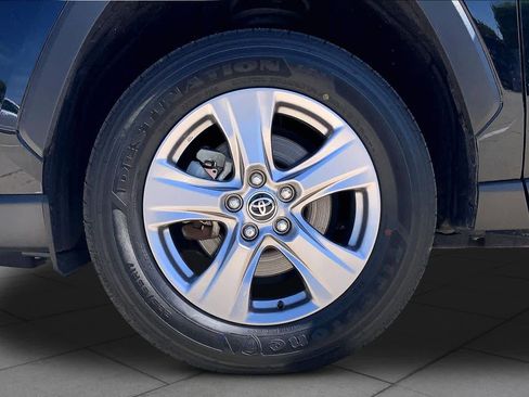 Used 2024 Toyota RAV4 LE AWD/4WD image 11