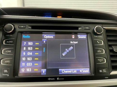 Used 2014 Toyota Highlander Limited Platinum AWD/4WD image 18