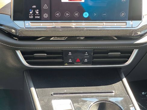 Certified 2024 Volkswagen Atlas SE AWD/4WD image 17