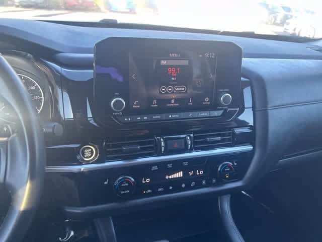 Used 2024 Nissan Pathfinder SV FWD image 18