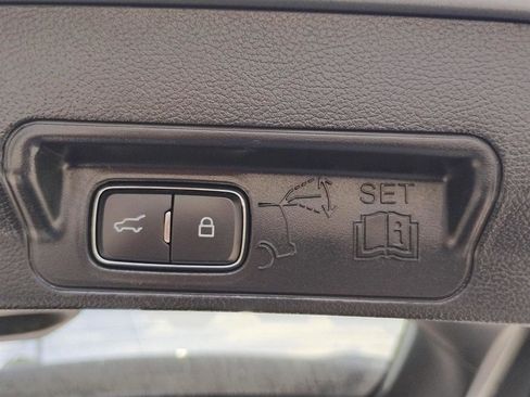 Used 2022 Ford Explorer XLT w/ Equipment Group 202A AWD/4WD image 16