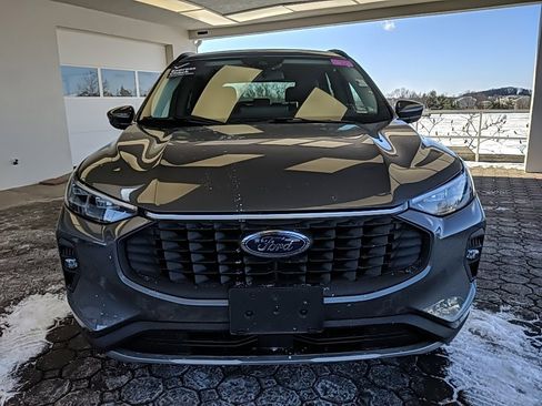 Used 2025 Ford Escape Platinum image 2