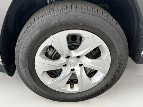 Used 2025 Toyota RAV4 LE AWD/4WD image 11