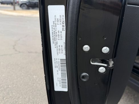 Used 2015 Dodge Challenger SXT RWD image 28