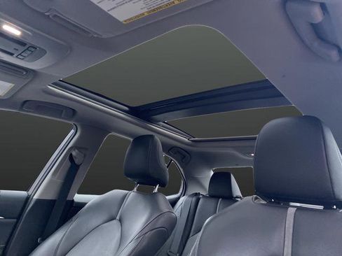 Used 2018 Toyota Camry XSE image 7