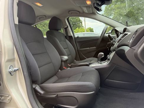 Used 2015 Chevrolet Cruze LT FWD image 14