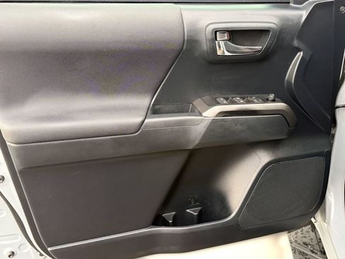 Used 2019 Toyota Tacoma TRD Off-Road RWD image 14