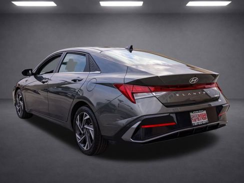 Used 2025 Hyundai Elantra Limited image 6