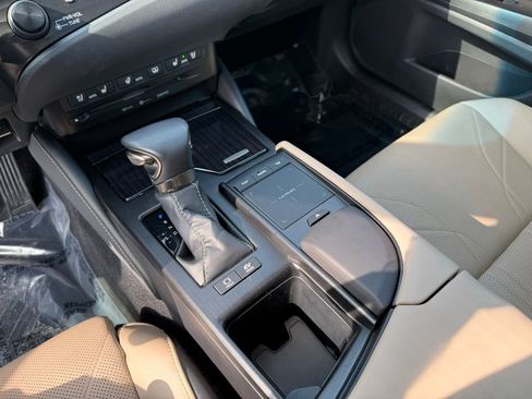 Used 2020 Lexus ES 300h w/ Accessory Package 2 image 13