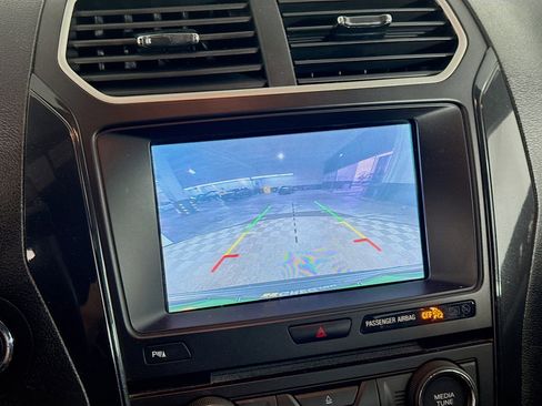 Used 2018 Ford Explorer XLT w/ Equipment Group 202A image 19