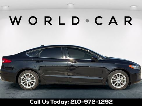 Used 2020 Ford Fusion SE FWD image 2